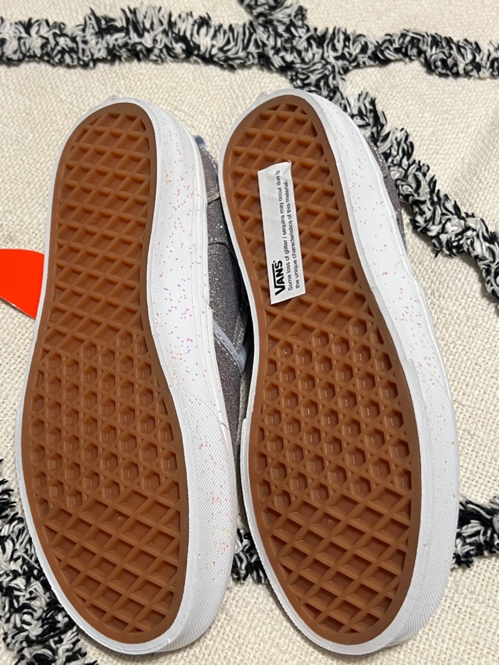 New Vans Asher Glitter Sidewall Light Grey Slip-On Sneakers size 4 MY - Picture 3 of 7